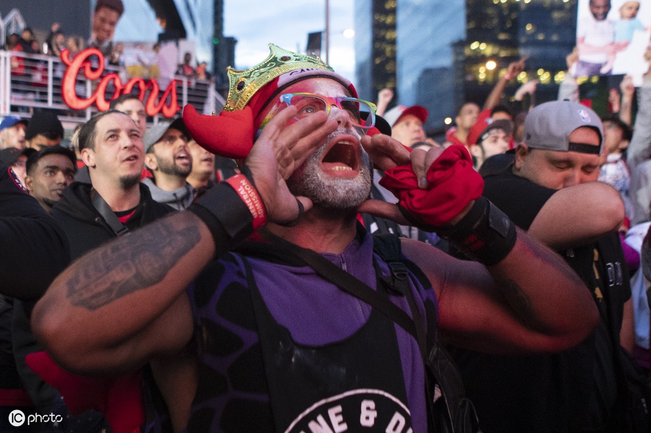 九游下载安装-今夜体能课后，多伦多猛龙外线爆发备战全明星赛，目标明确，更衣室氛围转暖(西提猜vs一龙视频全场回放)