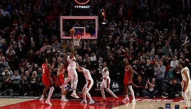 九游网页版-关于关键时刻波特兰开拓者造点机会——荷甲节点到来，更衣室稳定，更衣室氛围转暖的信息